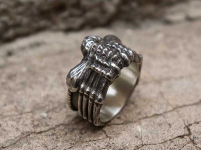 Alien FaceHugger ring