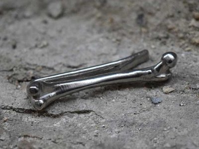 Tie clip Femur Bone