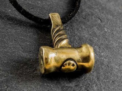 Lagertha’s VIKING Hammer pendant