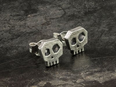 Skull earrings