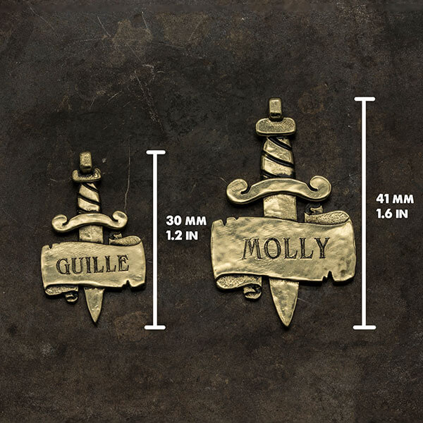 Placa personalizada daga Old School para mascotas en laton dorado - Imagen 8